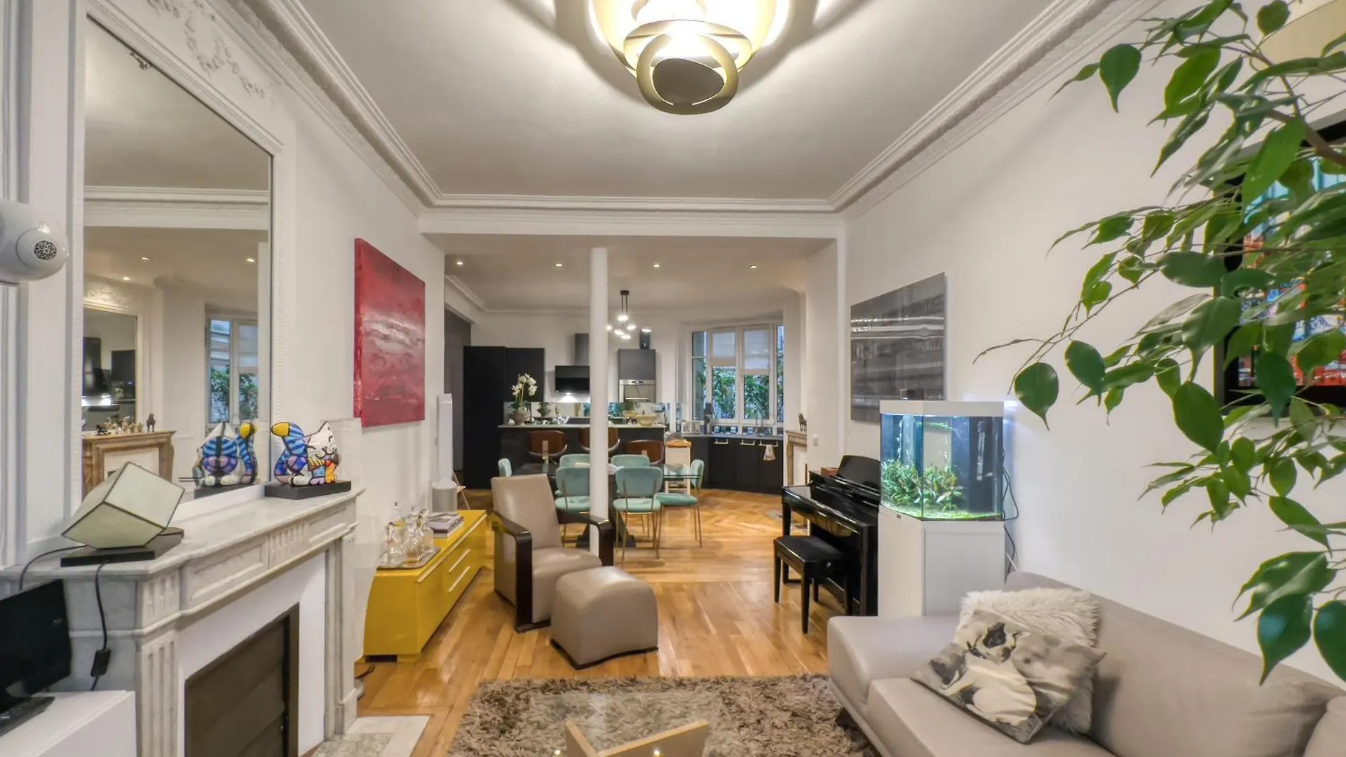 Apartment Luxury Place Near Champs Elysees Paris